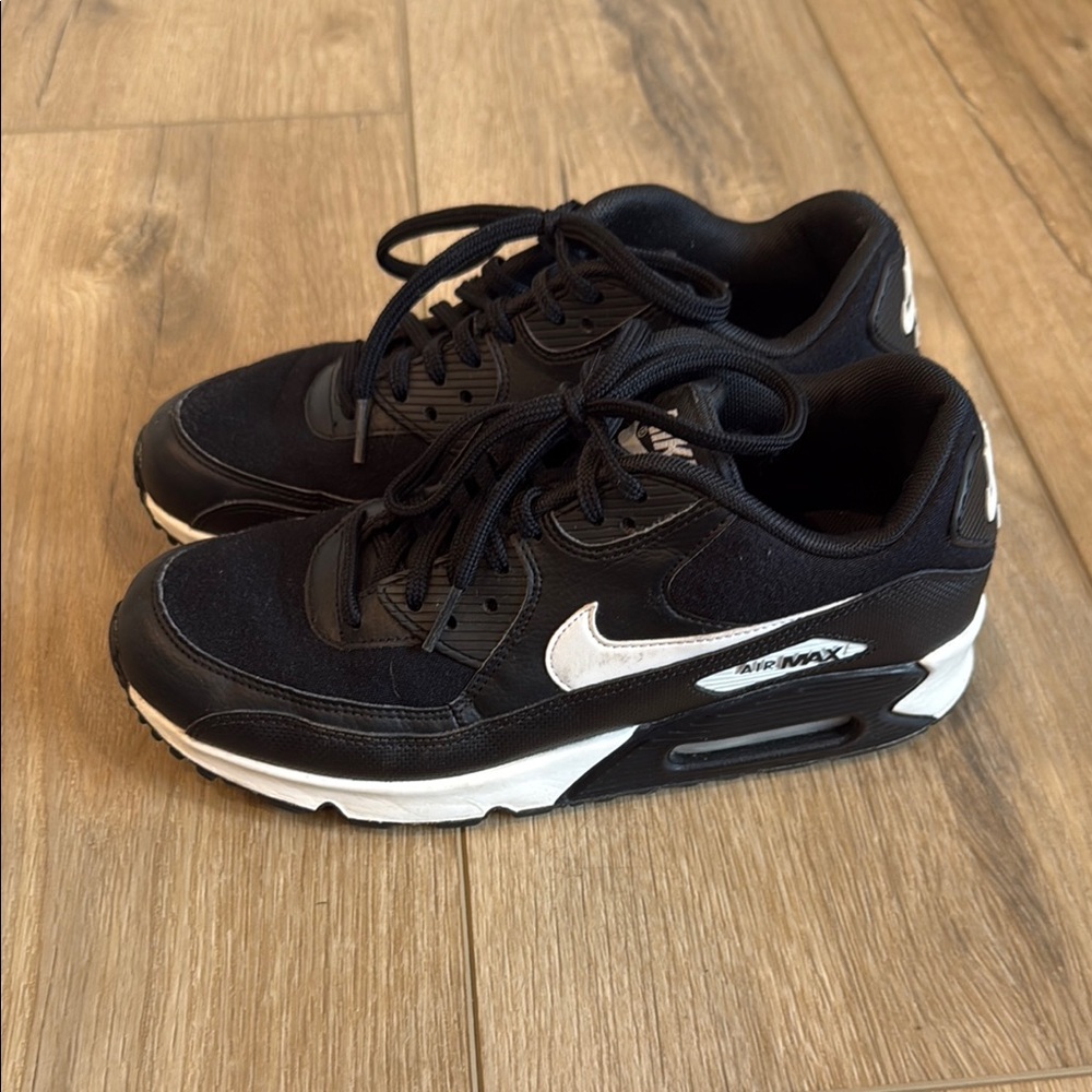 Nike Air Max Women's Black and White Sneakers - Picture 5 of 6